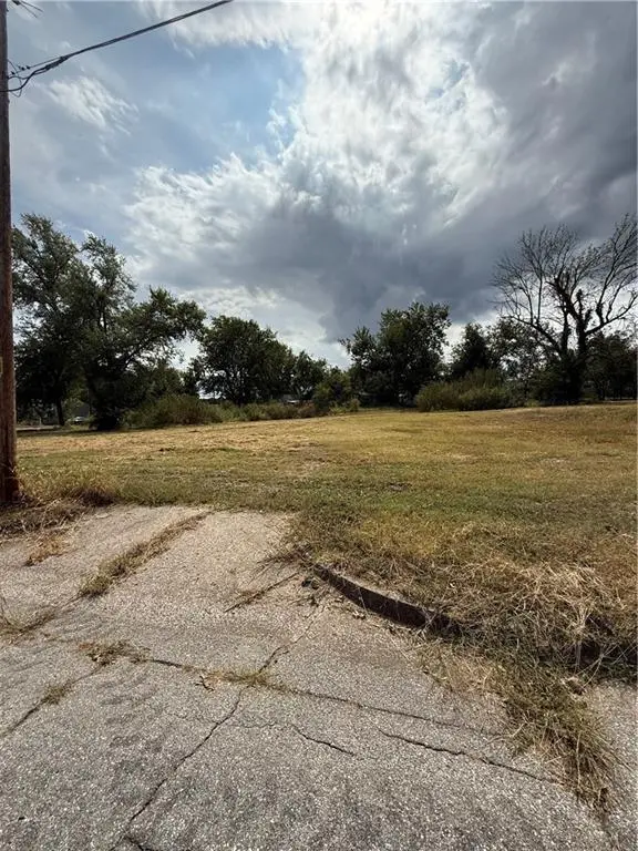 930 E Wooter ST, Nevada, MO 64772