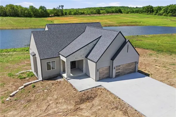16055 W Eisenhower RD, Lansing, KS 66043