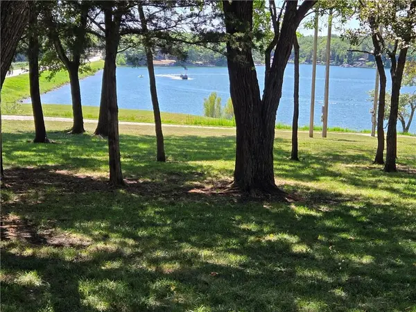 69 E Sugar Lake DR, Mound City, KS 66056