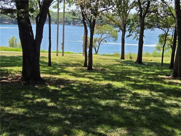 69 E Sugar Lake DR, Mound City, KS 66056