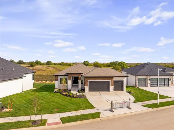 11221 S Sunray DR, Olathe, KS 66061