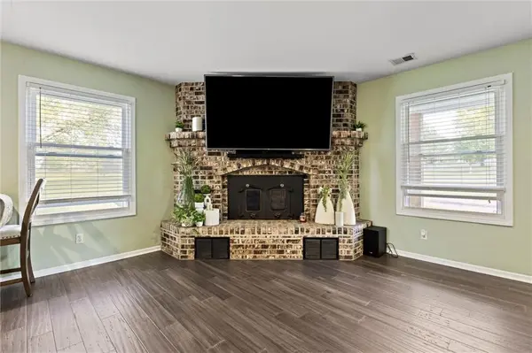 985 Harr-Grove RD, Peculiar, MO 64078