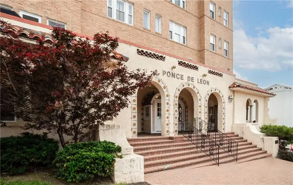 4555 MAIN ST #204, Kansas City, MO 64111