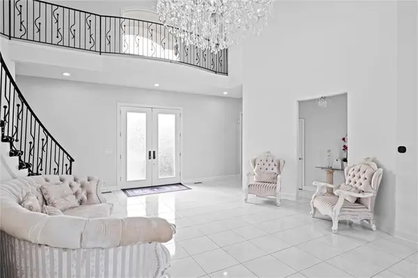 10705 Wildflower DR, Lee's Summit, MO 64086