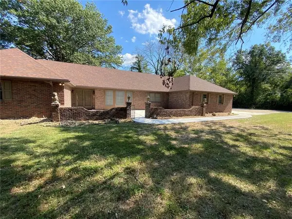 991 S Mitchell ST, Warrensburg, MO 64093
