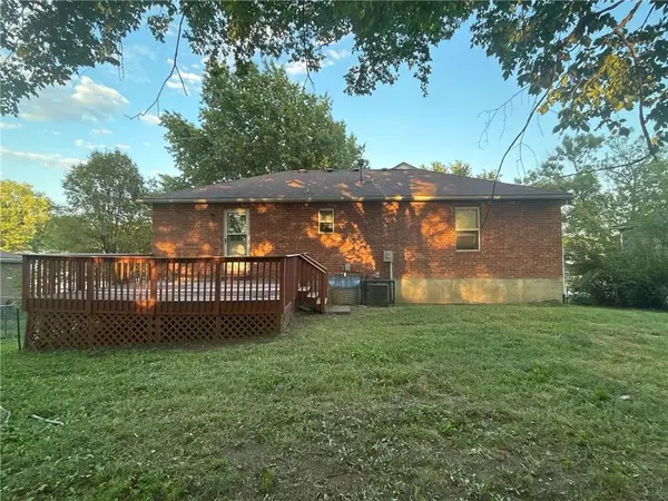 1708 Balboa ST, Lee's Summit, MO 64086