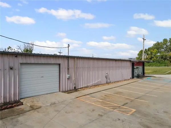 3160 W Arrow ST, Marshall, MO 65340