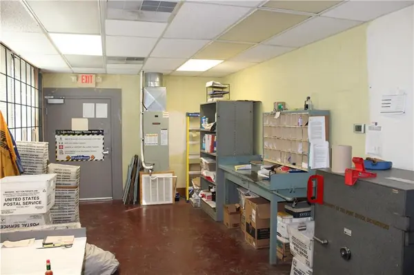 102 N Commercial ST, Kincaid, KS 66039