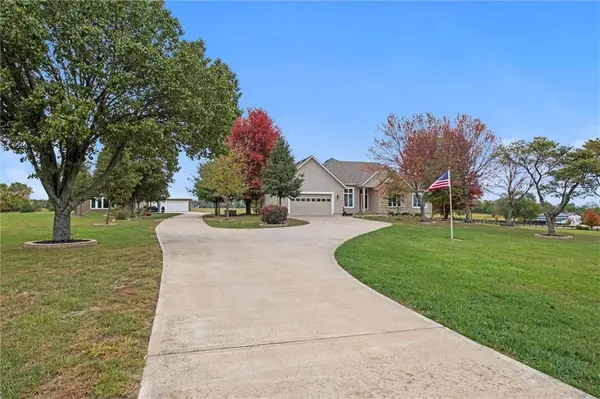 24200 W 199th ST, Spring Hill, KS 66083