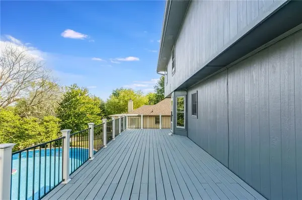 913 Abar DR, Grain Valley, MO 64029