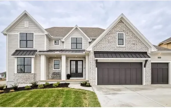321 NW Lovins DR, Lee's Summit, MO 64081