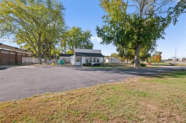 19401 E US 24 HWY, Independence, MO 64056