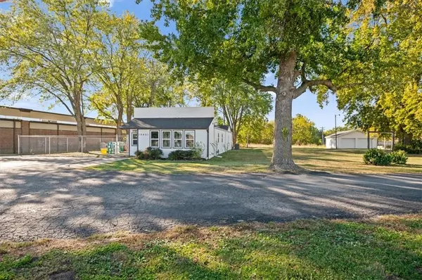 19401 E US 24 HWY, Independence, MO 64056