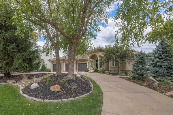 416 NE BITTER CREEK RD, Lee's Summit, MO 64086