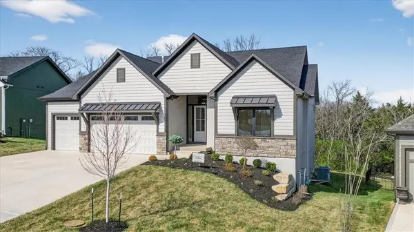 22428 W 90th TER, Lenexa, KS 66227