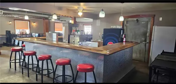 1806 N Commercial ST, Harrisonville, MO 64701