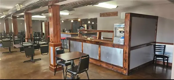 1806 N Commercial ST, Harrisonville, MO 64701