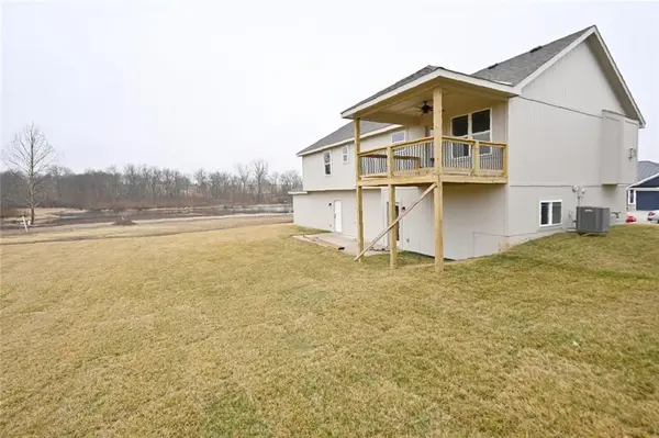 103 Johnson CIR, Dearborn, MO 64439