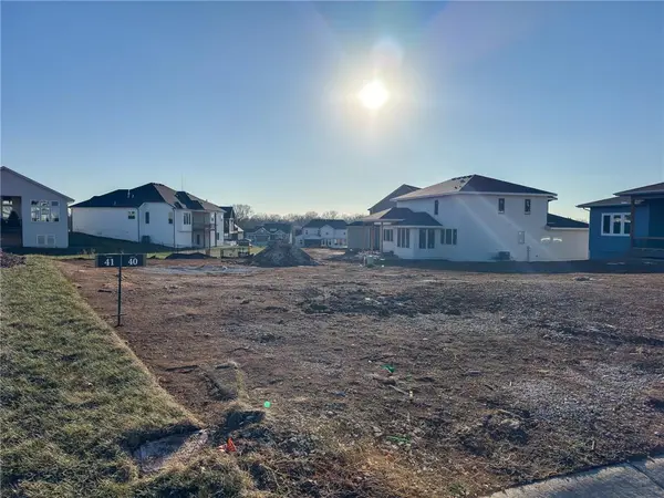 21925 W 99th TER, Lenexa, KS 66220
