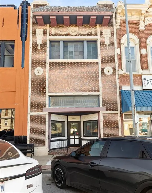 119 W Cherry ST, Nevada, MO 64772
