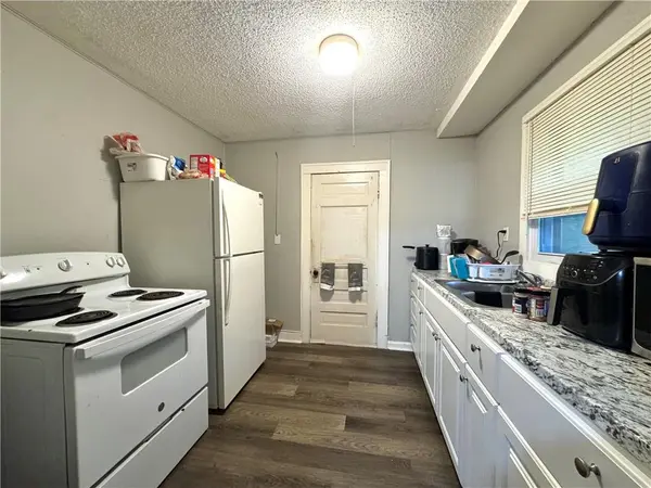 5824 Park AVE, Kansas City, MO 64130