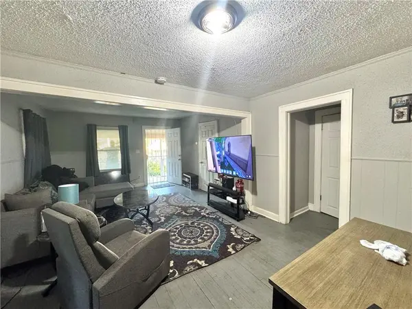 5824 Park AVE, Kansas City, MO 64130