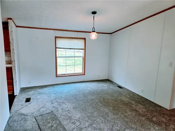 9 SE 190th RD, Warrensburg, MO 64093