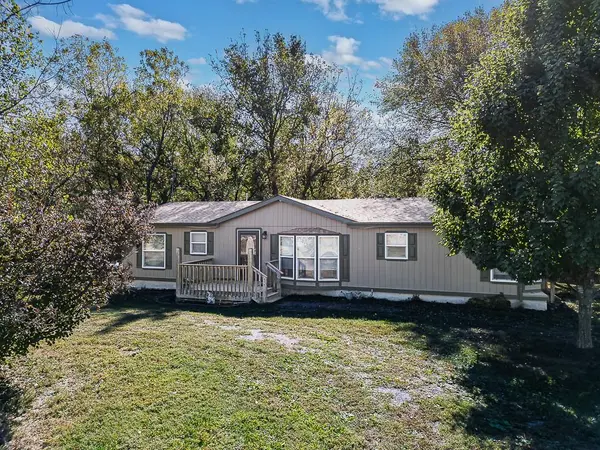 18327 State AVE, Tonganoxie, KS 66086