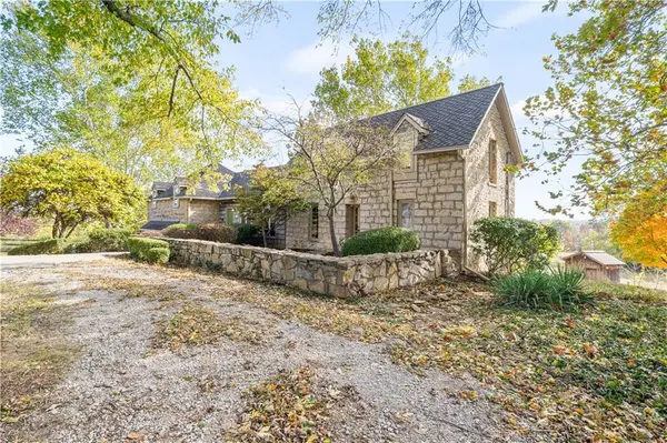 21405 W 73 TER, Shawnee, KS 66218