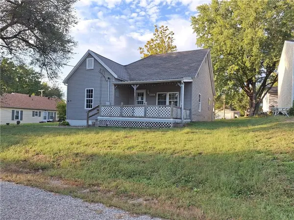 612 W 5th ST, Carrollton, MO 64633