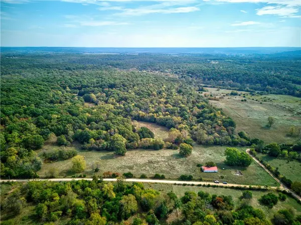 11705 S 2395 RD, Dunnegan, MO 65640