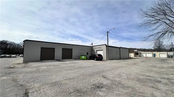 5803-5811 Merriam DR, Shawnee, KS 66203