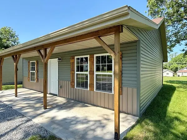 904 S Kirkpatrick ST, El Dorado Springs, MO 64744