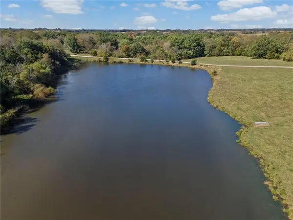 Cherokee LN, Blackwater, MO 65322