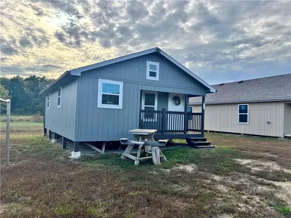 10 Lucky 1 CIR, Mound City, KS 66056