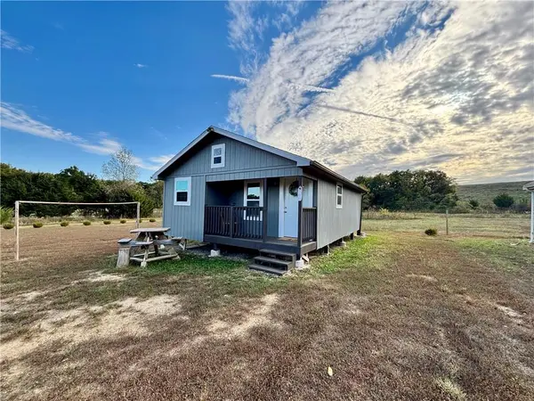 10 Lucky 1 CIR, Mound City, KS 66056