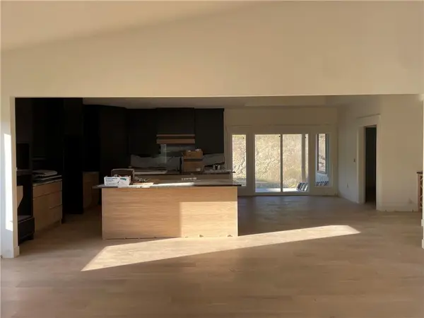 22426 W 87th TER, Lenexa, KS 66227