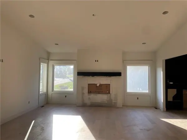 22426 W 87th TER, Lenexa, KS 66227