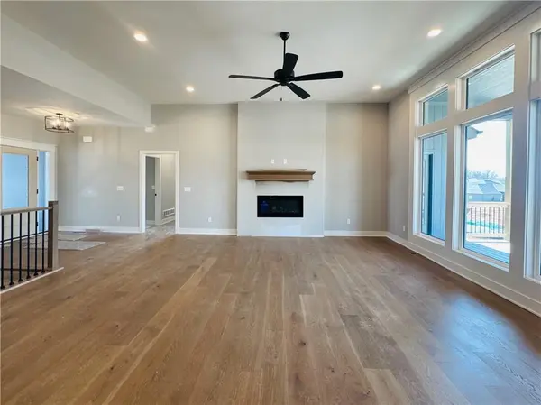 12770 NW Larkspur LN, Platte City, MO 64079