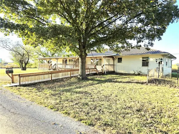 15518 E 850 RD, Mound City, KS 66056