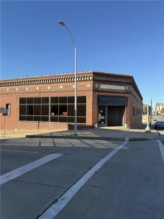 224 N 7th ST, St Joseph, MO 64501