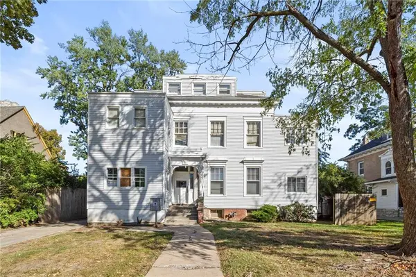 3933 Warwick BLVD, Kansas City, MO 64111