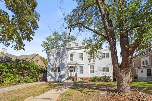 3933 Warwick BLVD, Kansas City, MO 64111