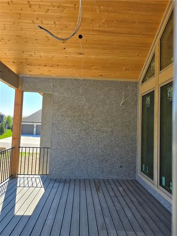 10319 W 151 TER, Overland Park, KS 66221
