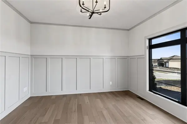 7616 N Booth AVE, Kansas City, MO 64158