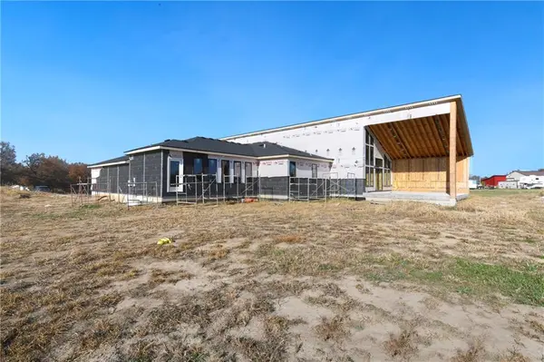 7915 S Old Major RD, Grain Valley, MO 64029