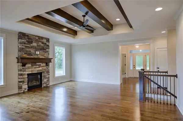 22064 W 99th TER, Lenexa, KS 66220