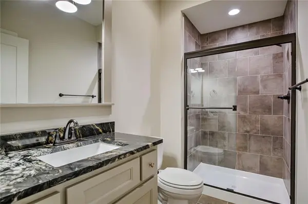 22064 W 99th TER, Lenexa, KS 66220