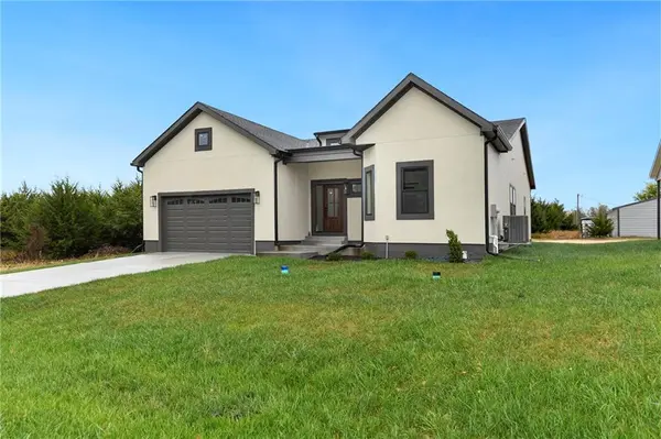 149-153 S Linn Valley DR, Linn Valley, KS 66040