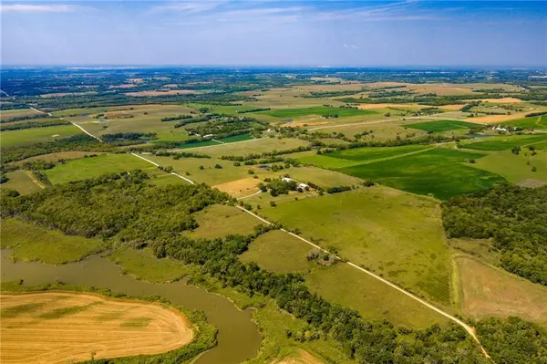 134 N 1150 RD, Berryton, KS 66409